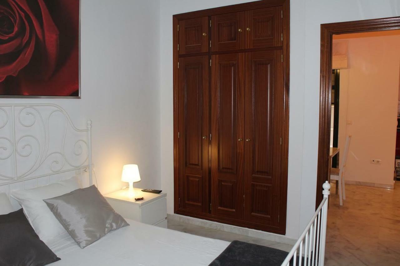 Apartamentos Rg Triana, Calle Castilla Con Patio Sevilla Exterior foto