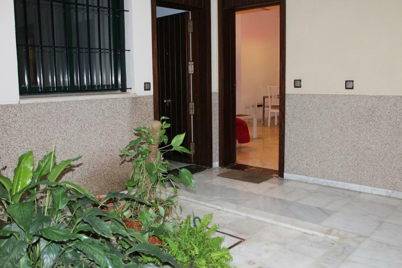 Apartamentos Rg Triana, Calle Castilla Con Patio Sevilla Exterior foto