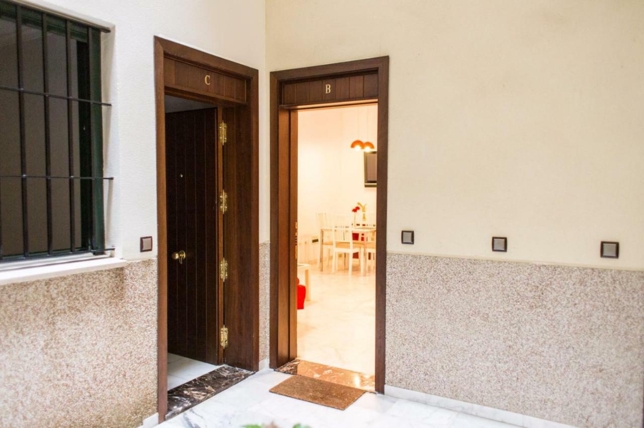 Apartamentos Rg Triana, Calle Castilla Con Patio Sevilla Exterior foto